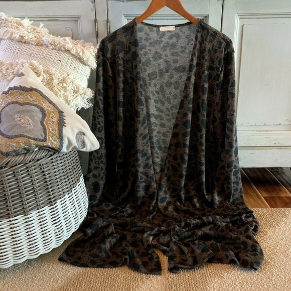 Restocked! Leopard Animal Print Cardigan Sweater - Picture 5 of 8